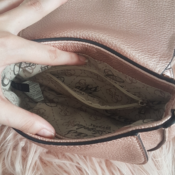 Guess metallic pink crossbody bag - Picture 4 of 7